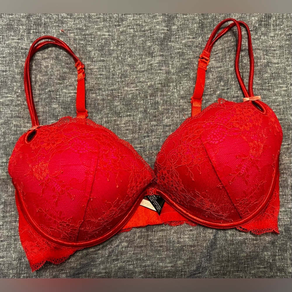 Victoria’s Secret Sexy Little Things bra. Hot pink and orange lace. Size 36D.